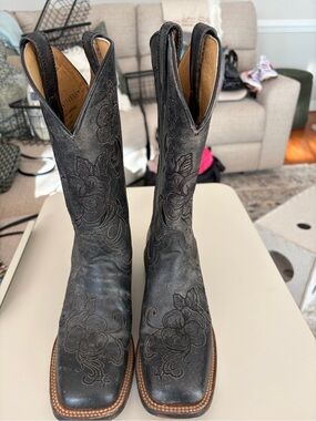 Shayanne Black Floral Embroidered Lace-Up Western Boots